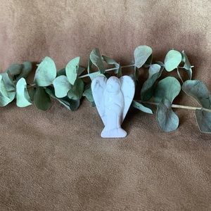Howlite Angel
